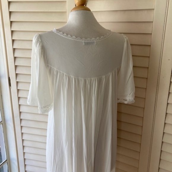 1960's Miss Elaine Waltz Length Nightgown - Picture 8 of 9